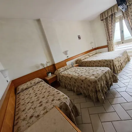 Pace Szálloda