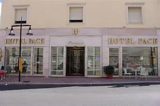 Pace מלון